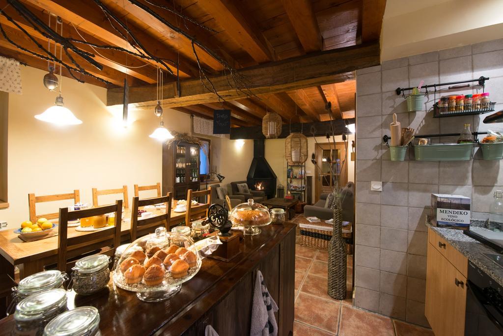 Ekolanda Pension Esnoz Buitenkant foto
