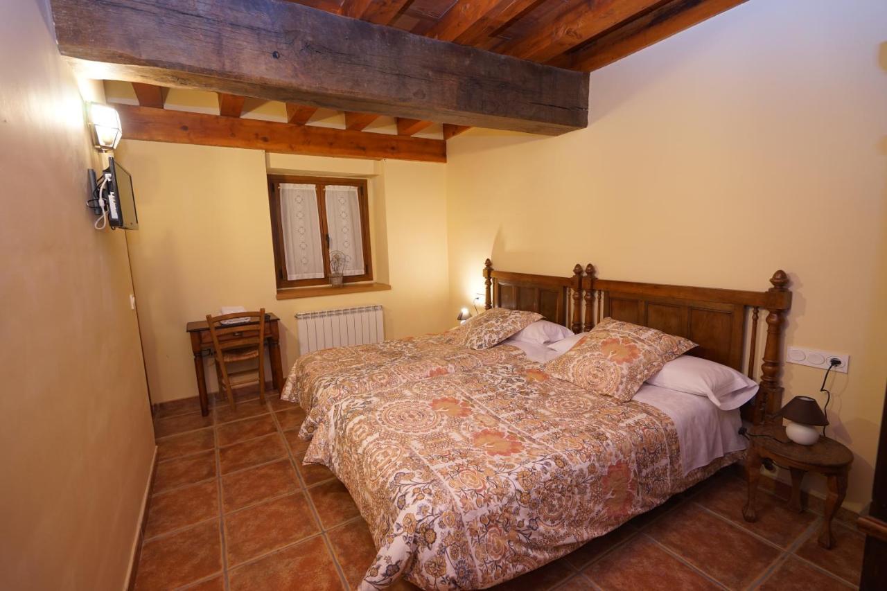 Ekolanda Pension Esnoz Buitenkant foto